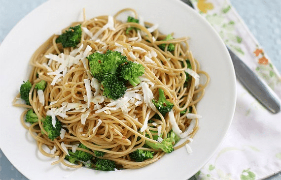 Whole-wheat Spaghetti With Broccoli, Chili, and Lemon